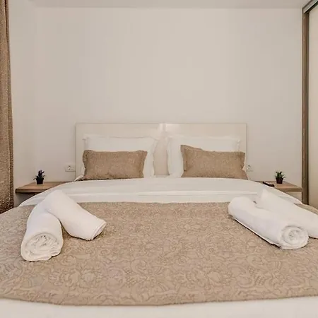 Ivo Apartment *